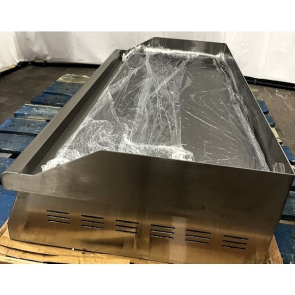Scratch and Dent Avantco EG36N 36" Electric Countertop Griddle - 208/240V, 7.4 kW-10 kW