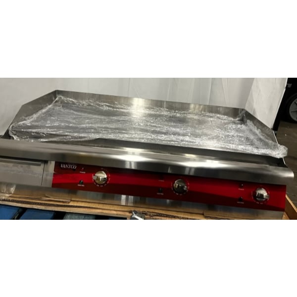 Scratch and Dent Avantco EG36N 36" Electric Countertop Griddle - 208/240V, 7.4 kW-10 kW