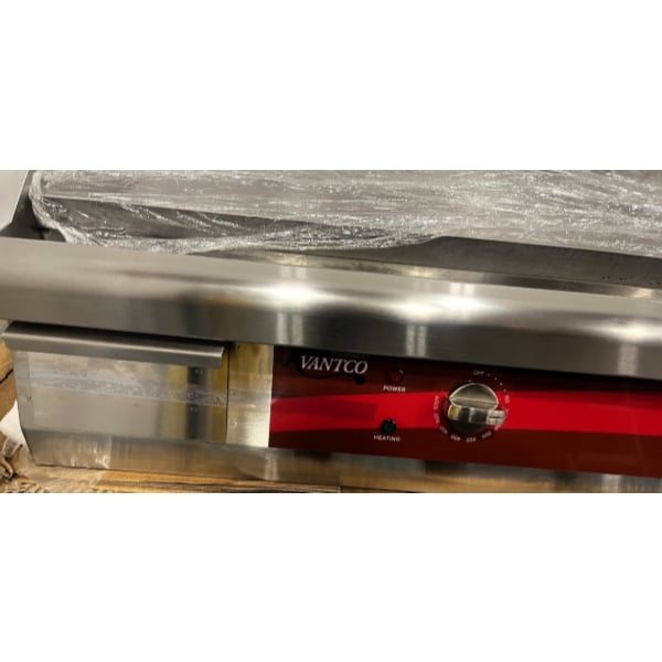 Scratch and Dent Avantco EG36N 36" Electric Countertop Griddle - 208/240V, 7.4 kW-10 kW