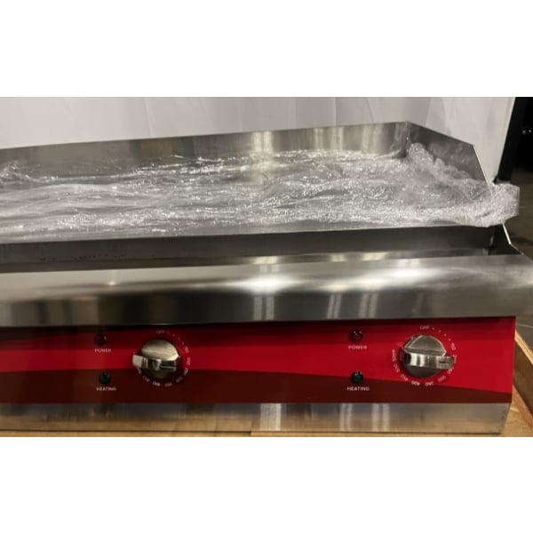 Scratch and Dent Avantco EG36N 36" Electric Countertop Griddle - 208/240V, 7.4 kW-10 kW