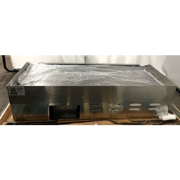Scratch and Dent Avantco EG36N 36" Electric Countertop Griddle - 208/240V, 7.4 kW-10 kW