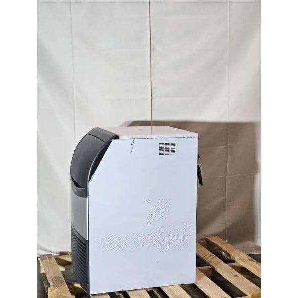 Scratch and Dent Scotsman CU0920MAX-1A 20" Air-Cooled Undercounter Medium Cube Ice Machine with 57 lb. Storage Bin - 100 lb., 115V