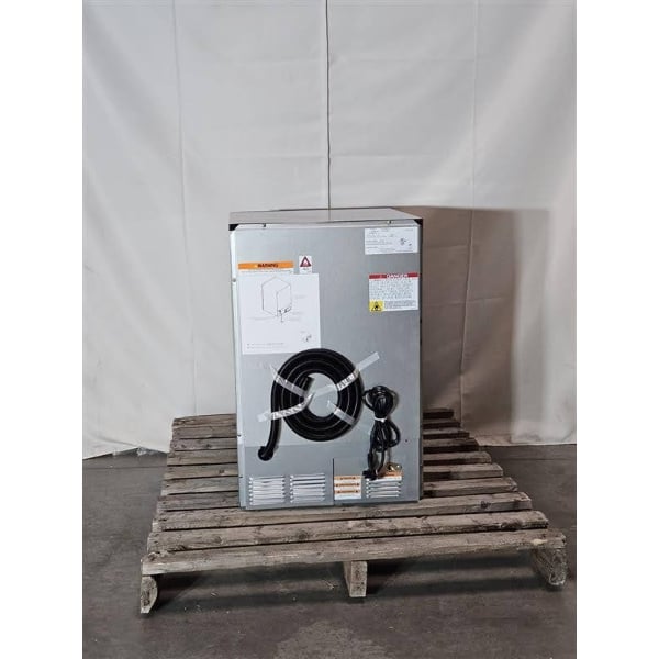 Scratch and Dent Manitowoc UDP-0080A NEO 19 11/16" Air-Cooled Undercounter Dice Cube Ice Machine with 31 lb. Storage Bin - 110 lb., 115V