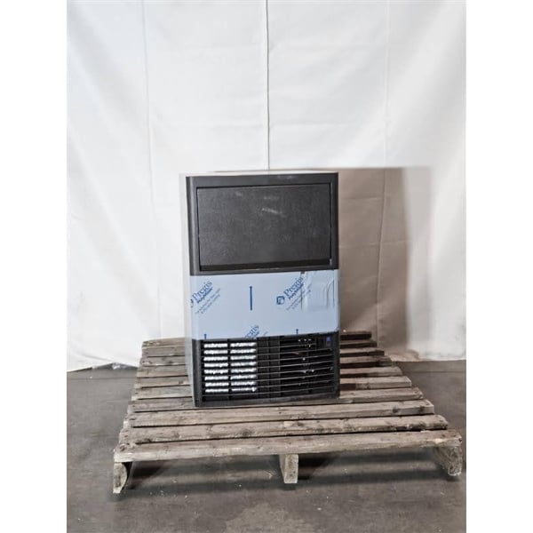 Scratch and Dent Manitowoc UDP-0080A NEO 19 11/16" Air-Cooled Undercounter Dice Cube Ice Machine with 31 lb. Storage Bin - 110 lb., 115V