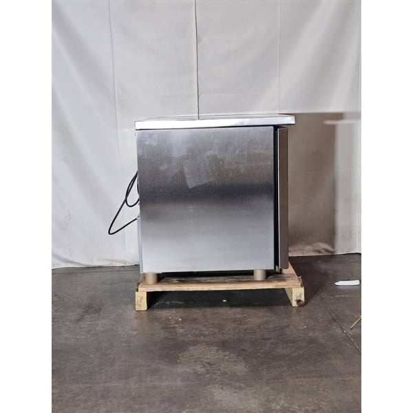 Scratch and Dent True TUC-27-HC 27 5/8" Undercounter Refrigerator