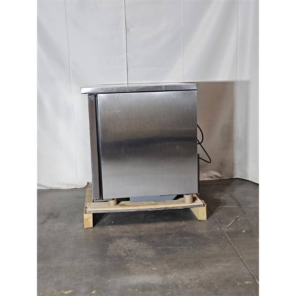 Scratch and Dent True TUC-27-HC 27 5/8" Undercounter Refrigerator