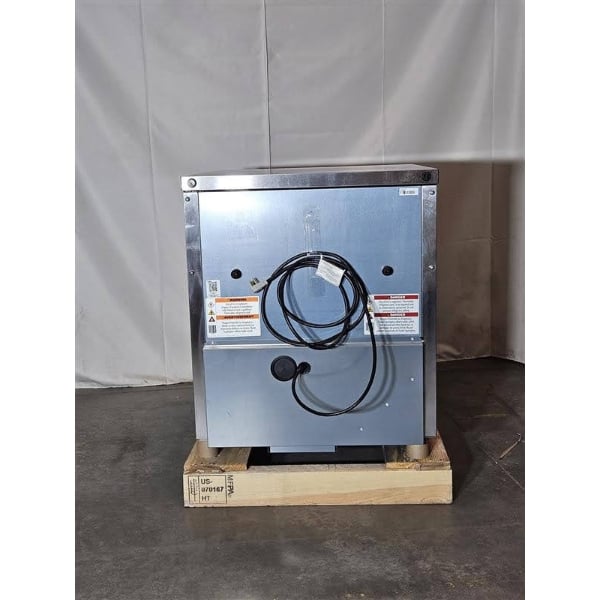 Scratch and Dent True TUC-27-HC 27 5/8" Undercounter Refrigerator
