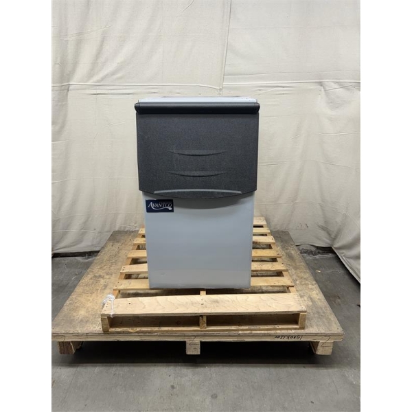 Scratch and Dent Avantco Ice BIN23022 22" Ice Storage Bin - 275 lb.