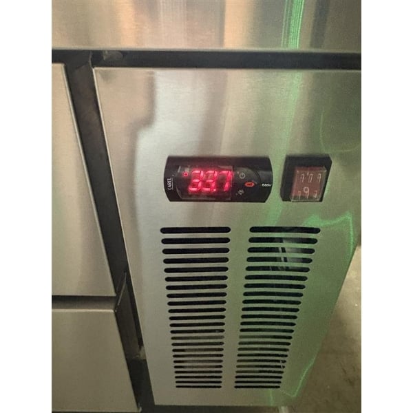 Scratch and Dent Avantco CBE-48-HC 48" 2 Drawer Refrigerated Chef Base