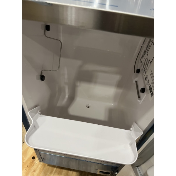 Scratch and Dent Hoshizaki C-80BAK-AD 14 7/8" ADA Compliant Air-Cooled Undercounter Cubelet Ice Machine with 27 lb. Storage - 92 lb., 115V