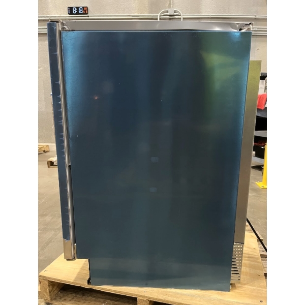 Scratch and Dent Hoshizaki C-80BAK-AD 14 7/8" ADA Compliant Air-Cooled Undercounter Cubelet Ice Machine with 27 lb. Storage - 92 lb., 115V