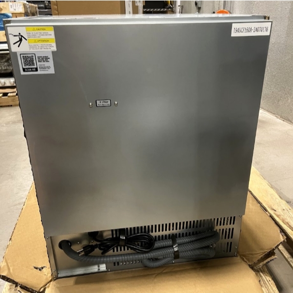 Scratch and Dent Avantco Ice UC-F-160-A 26" Air-Cooled Undercounter Full Cube Ice Machine with 80 lb. Storage Bin - 152 lb., 115V