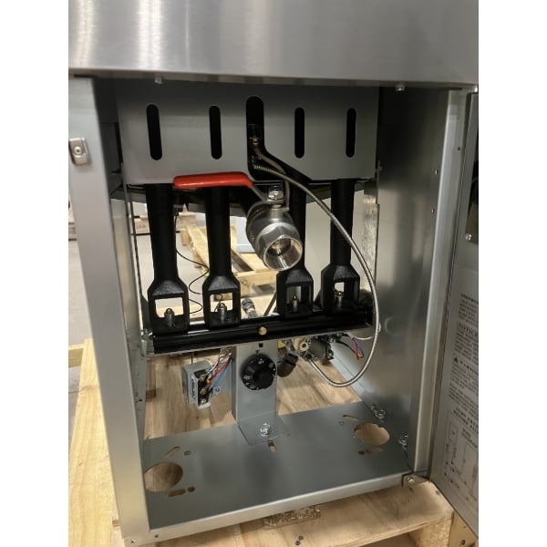 Scratch and Dent Avantco F4-ES-N 45-50 lb. Natural Gas Stainless Steel Floor Fryer - 85,000 BTU