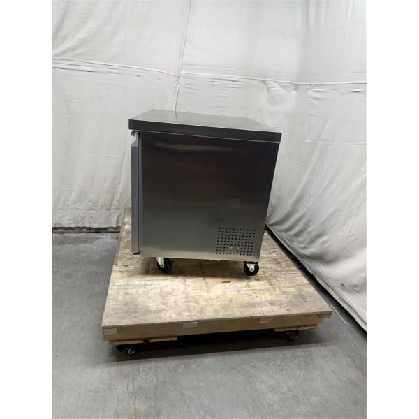 Scratch and Dent Avantco SS-UC-36F-HC 36" Undercounter Freezer