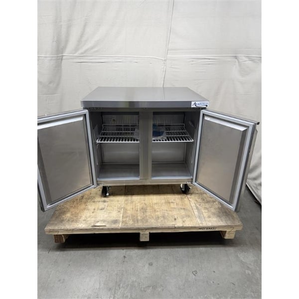 Scratch and Dent Avantco SS-UC-36F-HC 36" Undercounter Freezer