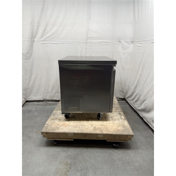 Scratch and Dent Avantco SS-UC-36F-HC 36" Undercounter Freezer