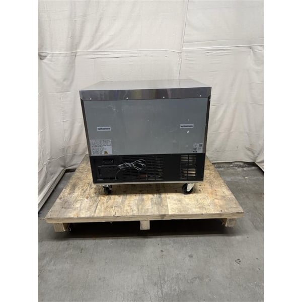 Scratch and Dent Avantco SS-UC-36F-HC 36" Undercounter Freezer