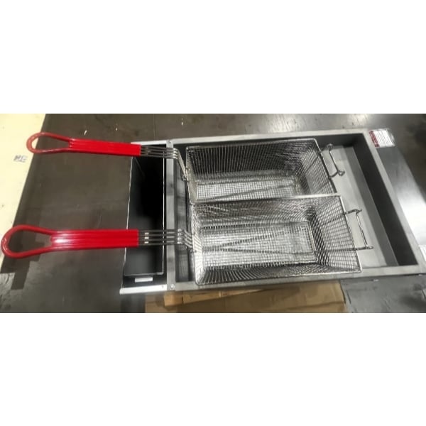 Scratch and Dent Avantco F4-ES-P 45-50 lb. Liquid Propane Stainless Steel Floor Fryer - 85,000 BTU