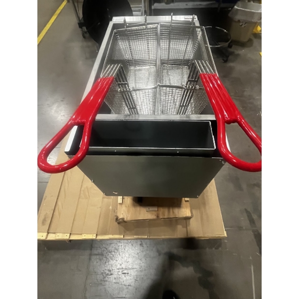 Scratch and Dent Avantco F4-ES-P 45-50 lb. Liquid Propane Stainless Steel Floor Fryer - 85,000 BTU