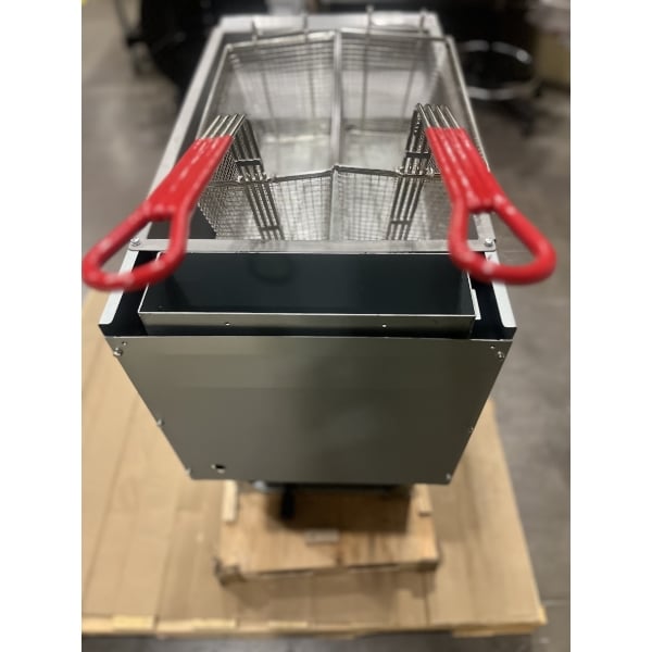 Scratch and Dent Avantco F4-ES-P 45-50 lb. Liquid Propane Stainless Steel Floor Fryer - 85,000 BTU
