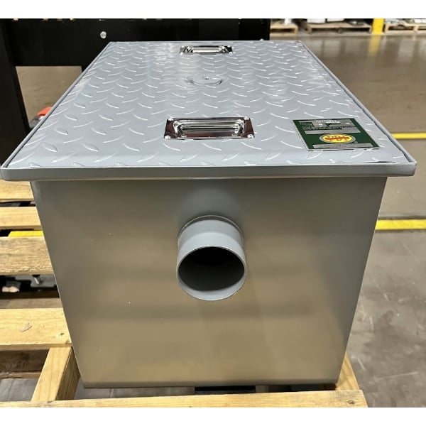 Scratch and Dent Regency 40 lb. 20 GPM Grease Trap with 3" Non-Threaded Connections - PDI Certified