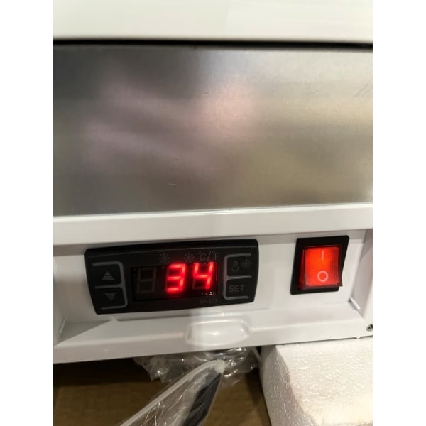 Scratch and Dent Avantco BCDI-60 60" White Curved Refrigerated Drop-In Countertop Bakery Display Case