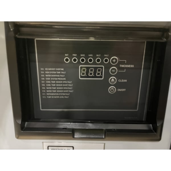 Scratch and Dent Avantco Ice MC-F-530-A 30" Air-Cooled Modular Full Cube Ice Machine - 497 lb., 115V