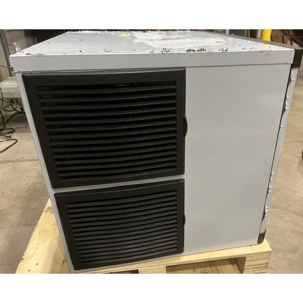 Scratch and Dent Avantco Ice MC-F-430-A 30" Air-Cooled Modular Full Cube Ice Machine - 397 lb., 115V