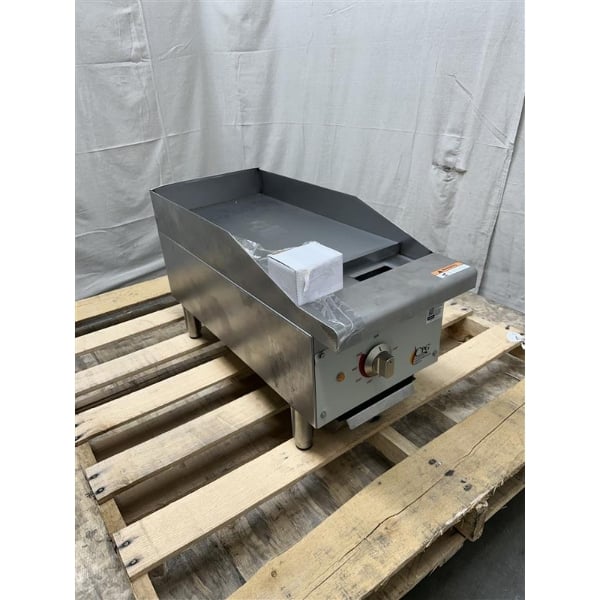 Scratch and Dent Cooking Performance Group G-CPG-12-M 12" Electric Countertop Griddle - 3 kW / 4 kW, 208 / 240V