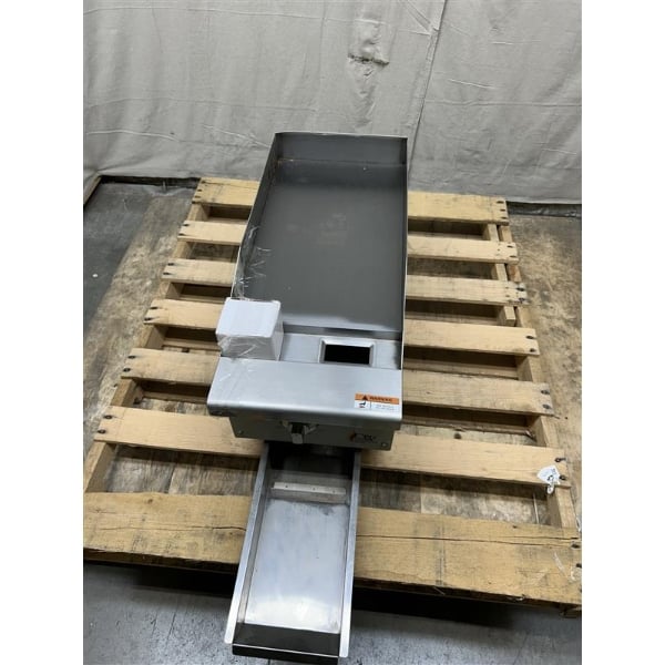 Scratch and Dent Cooking Performance Group G-CPG-12-M 12" Electric Countertop Griddle - 3 kW / 4 kW, 208 / 240V