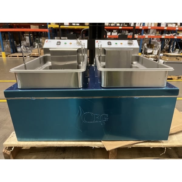 Scratch and Dent Cooking Performance Group EF302 30 lb. Dual Tank Heavy-Duty Electric Countertop Fryer - 208/240V, 8400/11,000W