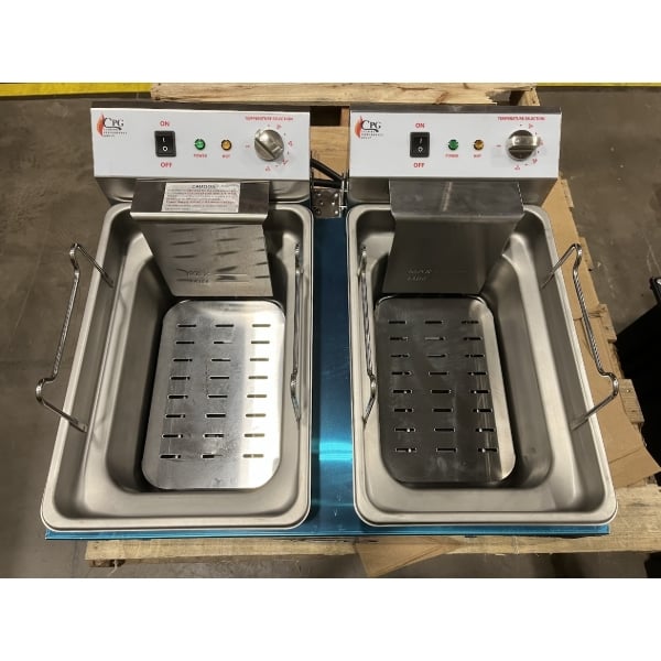 Scratch and Dent Cooking Performance Group EF302 30 lb. Dual Tank Heavy-Duty Electric Countertop Fryer - 208/240V, 8400/11,000W