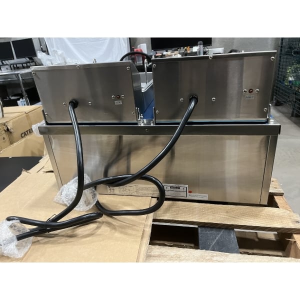 Scratch and Dent Cooking Performance Group EF302 30 lb. Dual Tank Heavy-Duty Electric Countertop Fryer - 208/240V, 8400/11,000W