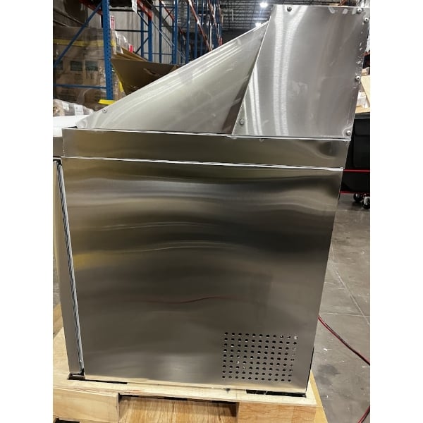 Scratch and Dent Avantco APT-27M-HC 28" 1 Door Mega Top Refrigerated Sandwich Prep Table