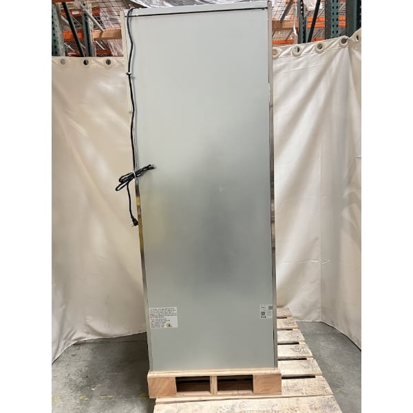 Scratch and Dent Avantco Z1-R-HC 29" Solid Door Stainless Steel Reach-In Refrigerator
