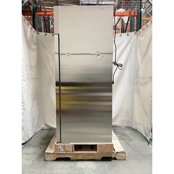 Scratch and Dent Avantco Z1-R-HC 29" Solid Door Stainless Steel Reach-In Refrigerator