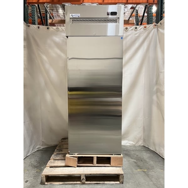 Scratch and Dent Avantco Z1-R-HC 29" Solid Door Stainless Steel Reach-In Refrigerator
