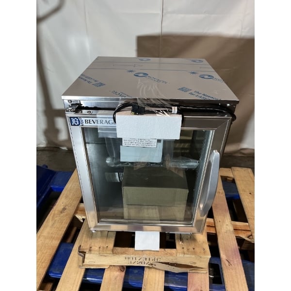Scratch and Dent Beverage-Air UCR20HC-24-25-23 20" Low Profile Left-Hinged Undercounter Refrigerator