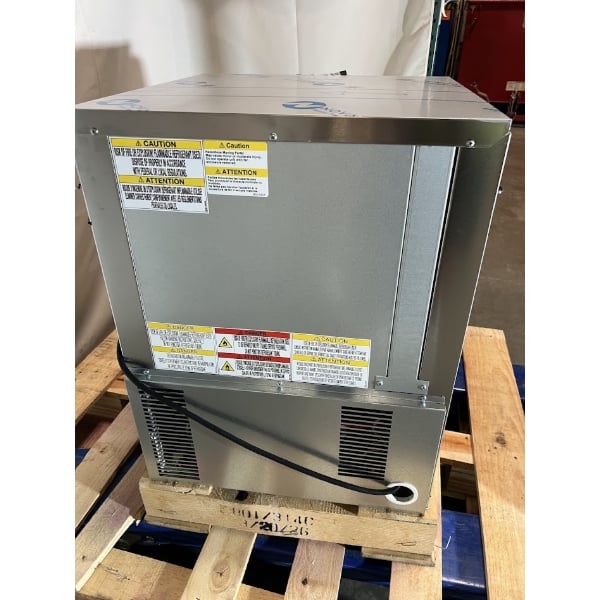 Scratch and Dent Beverage-Air UCR20HC-24-25-23 20" Low Profile Left-Hinged Undercounter Refrigerator