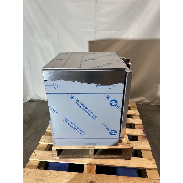 Scratch and Dent Beverage-Air UCR20HC-24-25-23 20" Low Profile Left-Hinged Undercounter Refrigerator