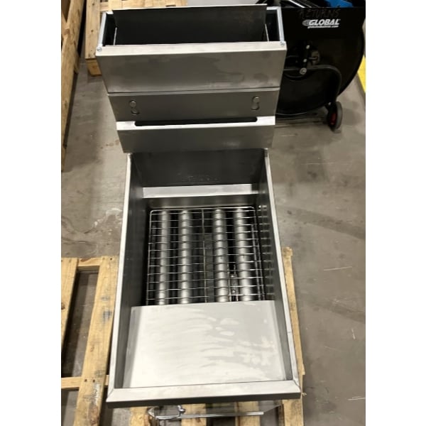 Scratch and Dent Pitco® 40D Natural Gas 40-45 lb. Stainless Steel Floor Fryer