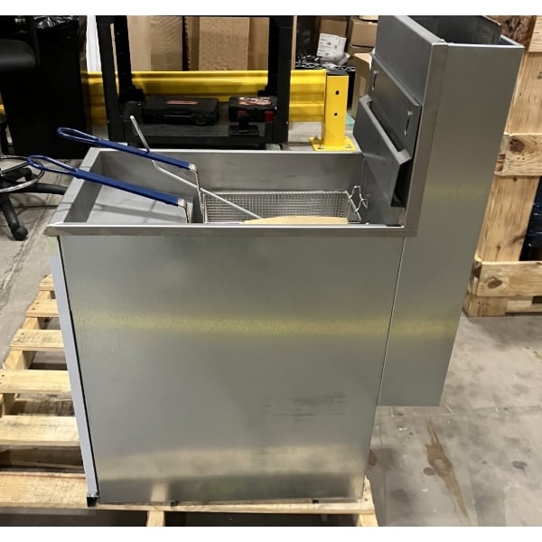 Scratch and Dent Pitco® 40D Natural Gas 40-45 lb. Stainless Steel Floor Fryer