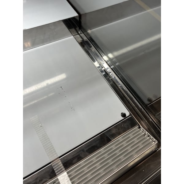 Scratch and Dent Avantco HAC-51-B 47 3/16" Black Horizontal Air Curtain Merchandiser with 1 Shelf and LED Lighting - 115V