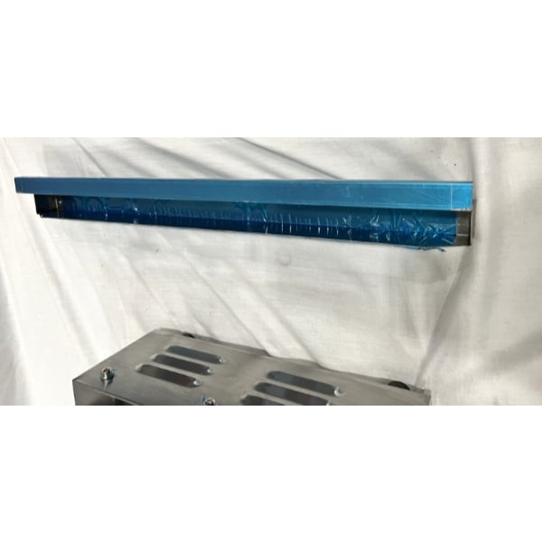Scratch and Dent Avantco PG400GS Commercial Dual Panini Sandwich Grill with Grooved Top and Smooth Bottom Plates, and 19 5/8" x 9 1/8" Cooking Surface - 120V, 3500W