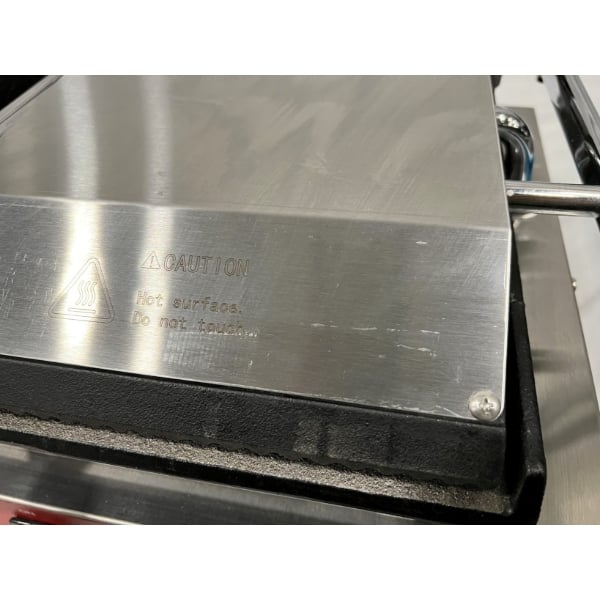 Scratch and Dent Avantco PG400GS Commercial Dual Panini Sandwich Grill with Grooved Top and Smooth Bottom Plates, and 19 5/8" x 9 1/8" Cooking Surface - 120V, 3500W