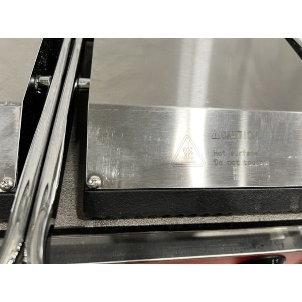 Scratch and Dent Avantco PG400GS Commercial Dual Panini Sandwich Grill with Grooved Top and Smooth Bottom Plates, and 19 5/8" x 9 1/8" Cooking Surface - 120V, 3500W