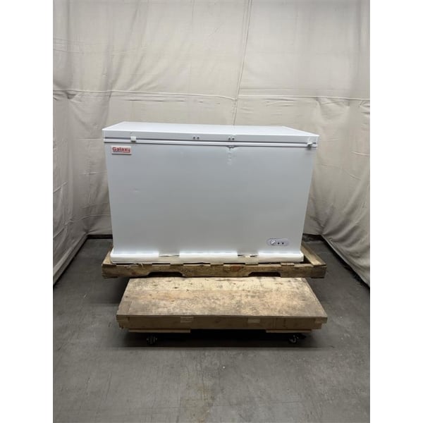 Scratch and Dent Galaxy CF13HC Commercial Chest Freezer - 12.7 cu. ft.