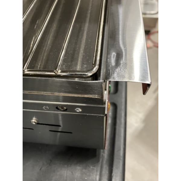 Scratch and Dent Avantco SAL23M 23" Electric Countertop Salamander - 208/240V, 3450/4000W