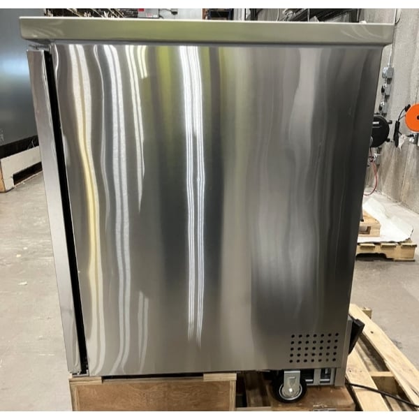 Scratch and Dent Avantco UBB-1-HC-S 23" Stainless Steel Counter Height Solid Door Back Bar Refrigerator
