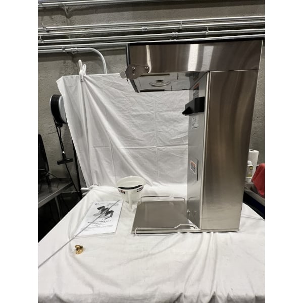 Scratch and Dent Bunn 36700.0013 TB3Q 3 Gallon Iced Tea Brewer with Quickbrew